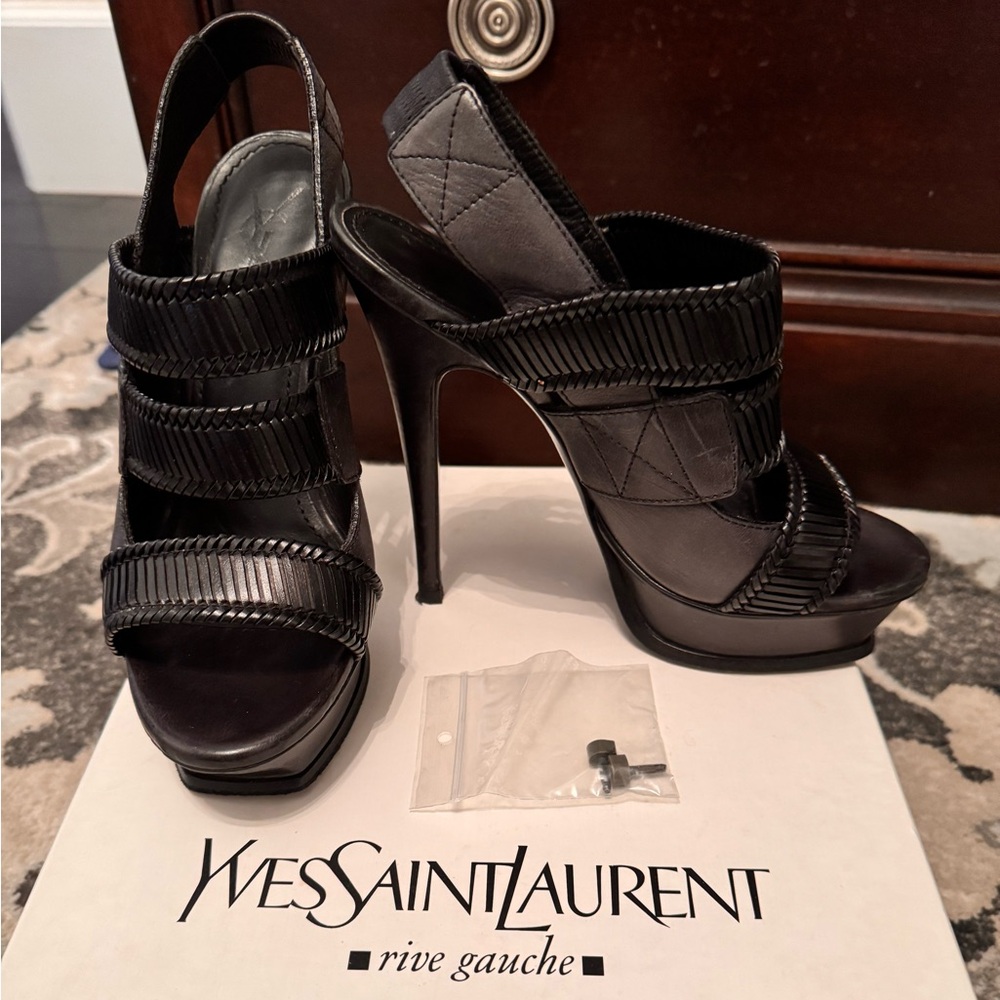 Gorgeous YSL Hampton 105 sandal